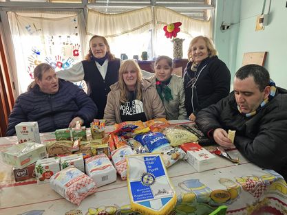 Donación de alimentos a la Asociación 
